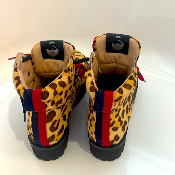 💯New Steve Madden Cow Fur Boots - Picture 2 of 7